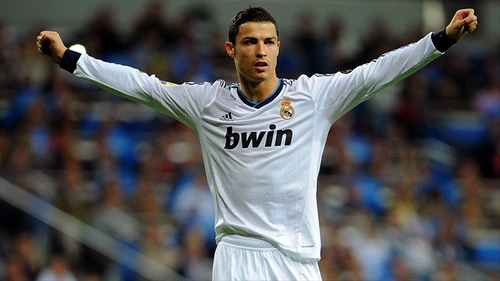 维埃里：现在拿皮奥和其他人比较毫无意义，应该让他安心踢球（维埃里：别再把皮奥和别人对比了，让他专心踢球）