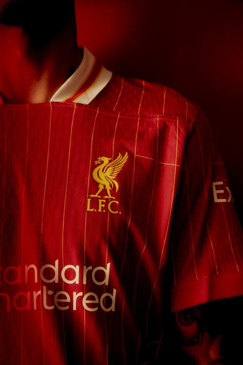 复出状态不错！库里首节6中4拿到10分（库里复出手感火热：首节6投4中拿下10分）