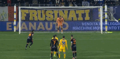 中超：武汉三镇2-0战胜上海申花