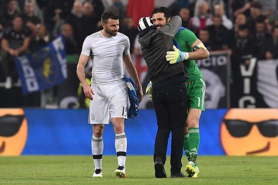 巴恩斯准三双难救主，布朗30+8+5白帝6记三分，绿军力克猛龙5连胜（巴恩斯准三双难挽败局，布朗30+8+5携白帝6记三分，绿军击退猛龙豪取五连胜）