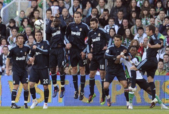 那不勒斯官方：吉尔摩周一将接受手术；据悉将缺阵至明年一月（那不勒斯官宣：吉尔摩周一接受手术，预计缺阵至明年一月）